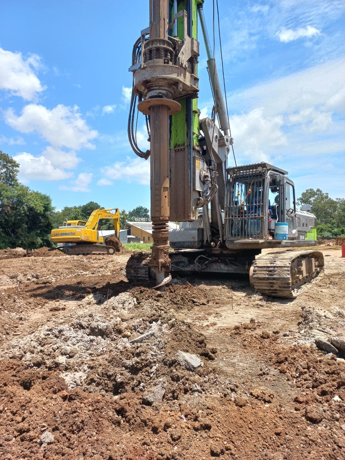 Self-owned piling rig
